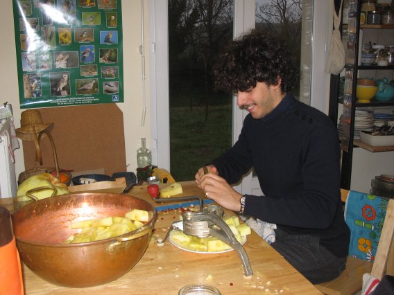 Romain prpare la confiture de melon de Moscovi